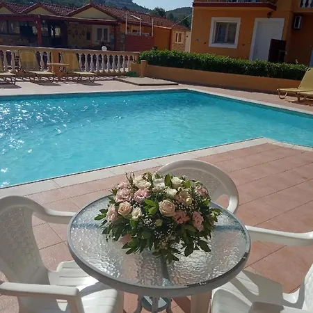 Alojamento de Acomodação e Pequeno-almoço Ionian St&apts